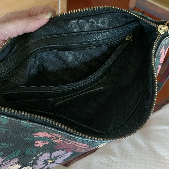 STEVE MADDEN CLUTCH! - Picture 9 of 12